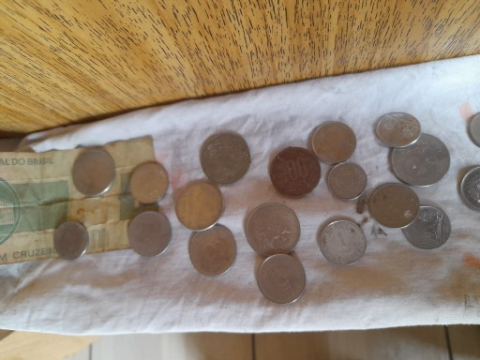 Tenho 35 moedas antigas algumas raras